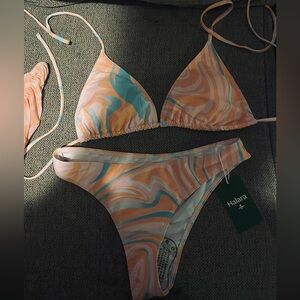 Womens Halara Bikini Set w/ Coverup size M never Worn w/ Tags